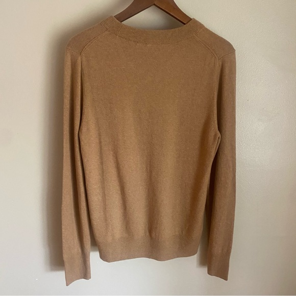 NWT Gap crewneck sweater in tan, M - Picture 9 of 9